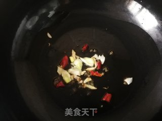 红烧鲫鱼的做法步骤：4