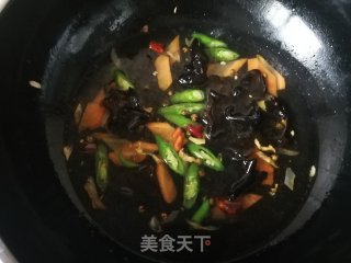 红烧鲫鱼的做法步骤：6