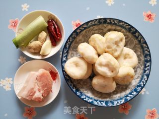 荸荠炒五花肉的做法步骤：1