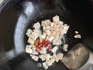 荸荠炒五花肉的做法步骤：4