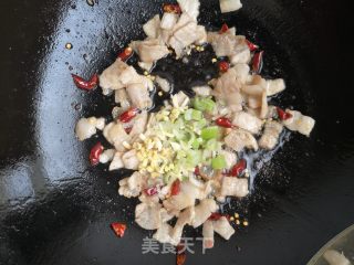 荸荠炒五花肉的做法步骤：5