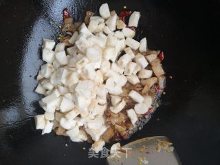 荸荠炒五花肉的做法步骤：7