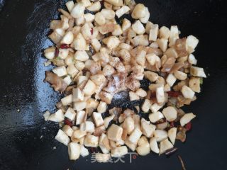 荸荠炒五花肉的做法步骤：8