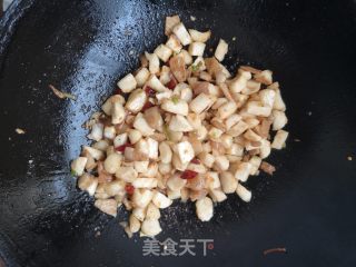 荸荠炒五花肉的做法步骤：9