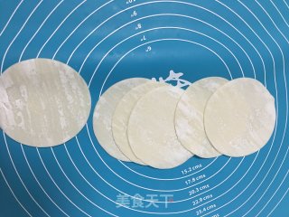 饺皮版面饼的做法步骤：1