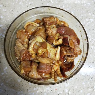 姜葱鸡肉煲的做法步骤：2