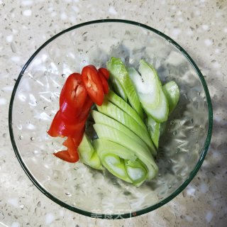 姜葱鸡肉煲的做法步骤：3