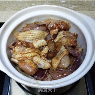 姜葱鸡肉煲的做法步骤：5