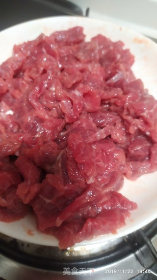 番茄咸菜牛肉的做法步骤：1