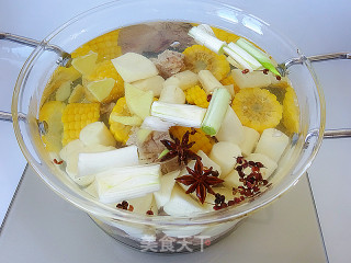 山药玉米猪骨汤的做法步骤：5