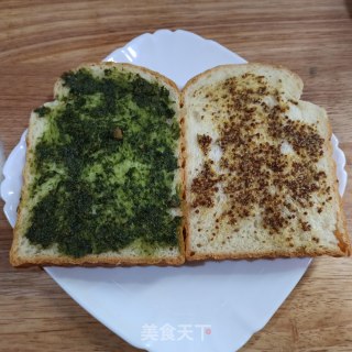 酸黄瓜煎蛋三明治的做法步骤：2