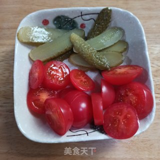 酸黄瓜煎蛋三明治的做法步骤：4