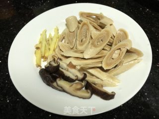 荷兰豆胡萝卜炒豆笋的做法步骤：2