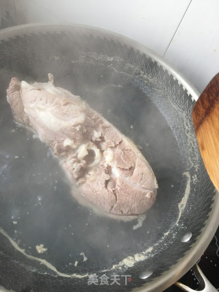 大葱拌羊肉的做法步骤：1