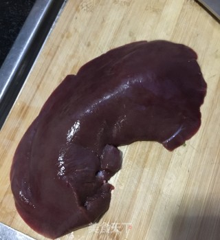 莴苣炒猪肝的做法步骤：1