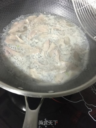 莴苣炒猪肝的做法步骤：3