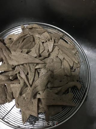 莴苣炒猪肝的做法步骤：5