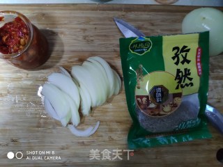 洋葱炒鱿鱼的做法步骤：3