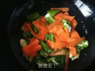 胡萝卜螺丝椒炒鸡蛋的做法步骤：8