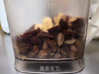 花生红枣核桃豆浆的做法步骤：4
