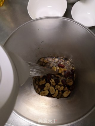 花生红枣核桃豆浆的做法步骤：5