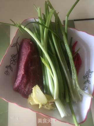 小炒牛肉的做法步骤：1