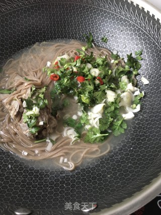 酸辣羊肉荞麦面的做法步骤：12