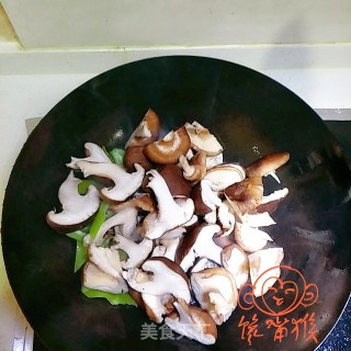 香菇烧豆泡的做法步骤：5