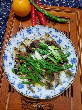 辣蒸小河鱼的做法步骤：8