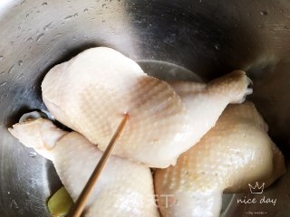 卤鸡腿的做法步骤：2