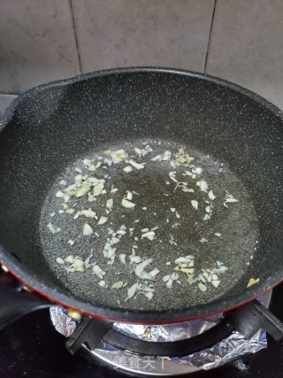 蒜蓉烫红苋菜的做法步骤：3
