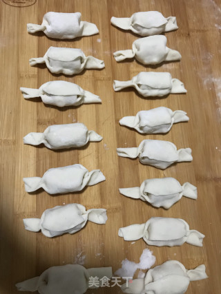 油炸糖果的做法步骤：3