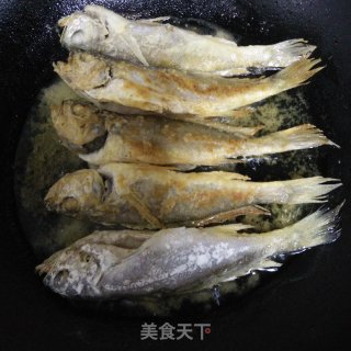 香煎黄花鱼的做法步骤：4