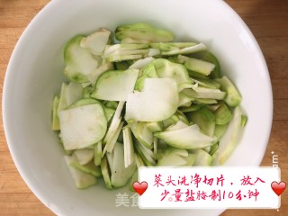 菜头炒肉末的做法步骤：1