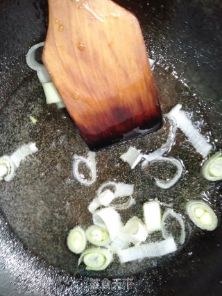 娃娃菜炒油条的做法步骤：3