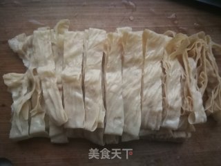 香菜拌人造肉的做法步骤：2