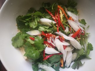 香菜拌人造肉的做法步骤：7