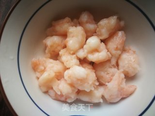 小白菜木耳炒虾滑的做法步骤：4