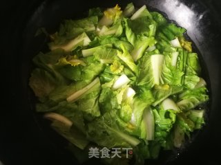 小白菜木耳炒虾滑的做法步骤：6