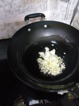 “清肠食谱”蒜蓉黑白菜的做法步骤：2