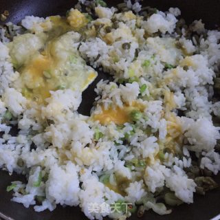 辣酱咸菜炒饭的做法步骤：5