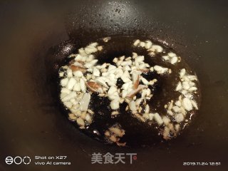 芹菜炒肉丝的做法步骤：3
