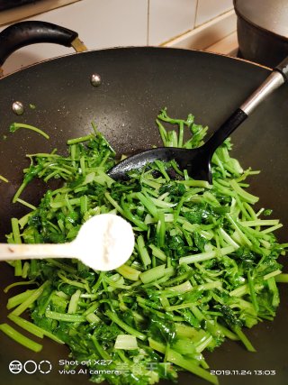 芹菜炒肉丝的做法步骤：6