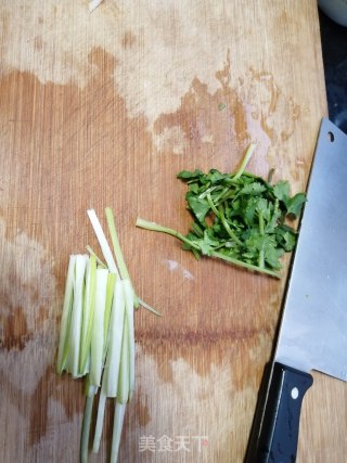 “清肠菜谱”凉拌苤蓝的做法步骤：2