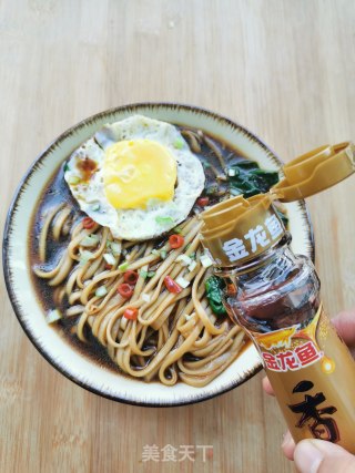 煎蛋酸汤面的做法步骤：5