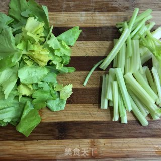 酸菜牛肉汤面的做法步骤：3