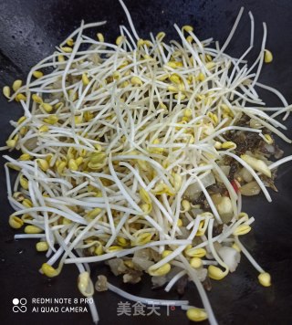 豆芽炒咸菜的做法步骤：4