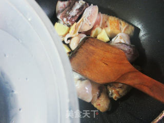 乌贼鲞烧中翅的做法步骤：7