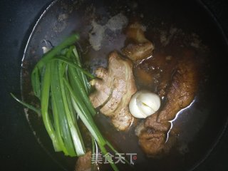 萝卜炖龙骨的做法步骤：5