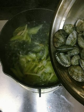 咸菜花蛤汤的做法步骤：8